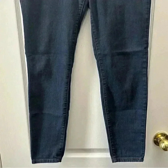Forever 21 Jeans  Slim Fit Cropped Ankle Length Mid Rise Dark Blue Denim Size 28 - Picture 6 of 13